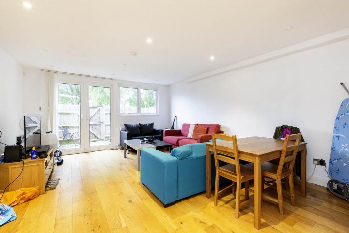 Modern Sharers House Clement Close, Brondesbury 